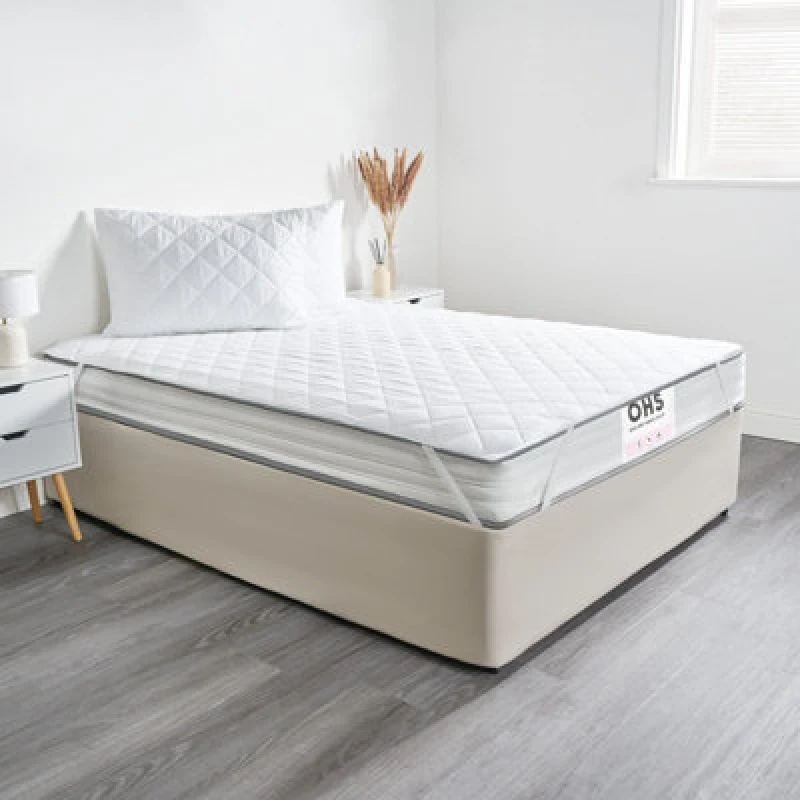 Image of OHS OHS Luxury Mattress Topper Soft Touch Protector Pinsonic Bed Cover in White Size: Single White Single Unisex 5027434185788