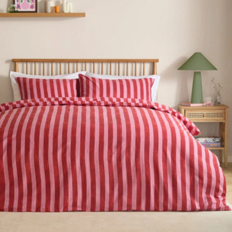Image of furn. Furn Dual Tone Striped Reversible Duvet Cover Set, Pink/red, 137 X 200 Cm