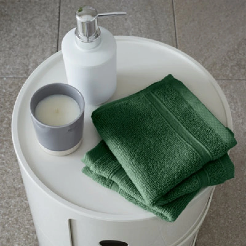 Image of Catherine Lansfield Catherine Lansfield 'Zero Twist' Face Cloth Pair in Dark Green Size: Face Towel Dark Green Face Towel Unisex 5057681152202