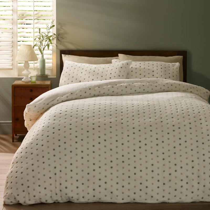 Image of Catherine Lansfield Catherine Lansfield 'Cosy Spot' Fleece Duvet Cover Set Cream Size: King Cream King Unisex 5057681187525