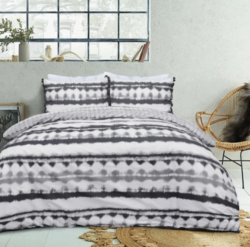Image of Smart Living Smart Living Printed Reversible Polycotton Tiedye Tassel Trim Duvet Cover With Pillowcases in Black Size: Double Black Double Unisex 50