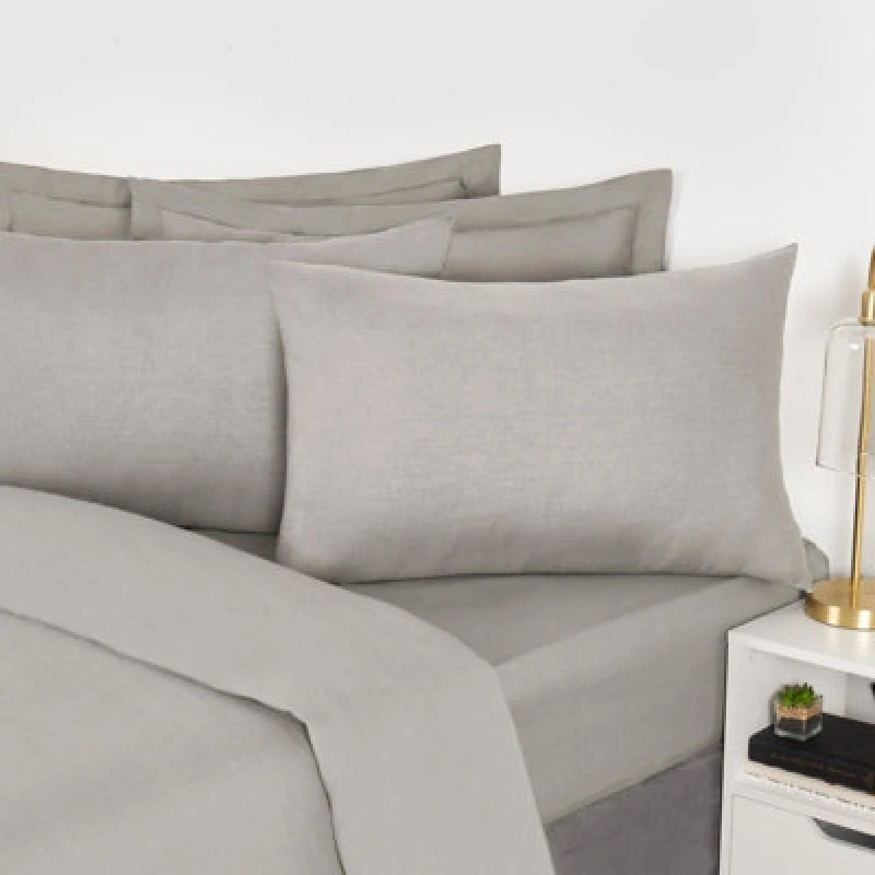 Image of OHS OHS 4 x Soft Polycotton Housewife Pillowcase Set in Silver Silver One Size Unisex 5027434156450