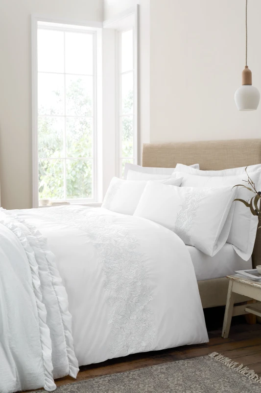 Image of Bianca 'Embroidery Floral' 200 Thread Count Cotton Duvet Cover Set in White Size: Double White Unisex Double