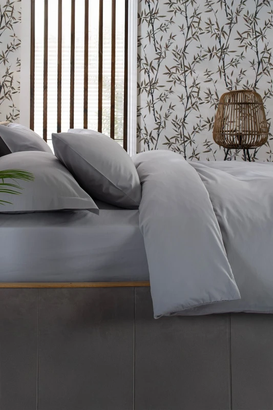 Image of The Lyndon Company The Lyndon Company Luxury 200 Thread Count 100% Cotton Fitted Sheets in Silver Size: Single Fitted Silver Single Fitted Unisex 50