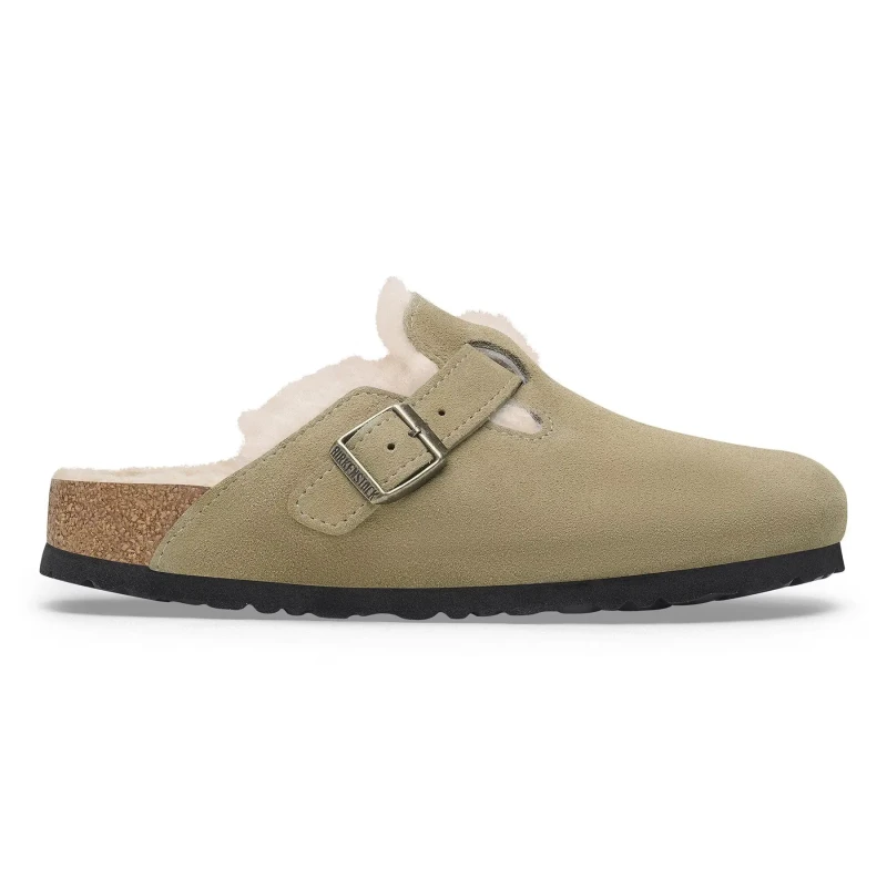 Image of Birkenstock Regular fit suede leather and fur sandals Birkenstock Boston Shearling Beige Unisex 36