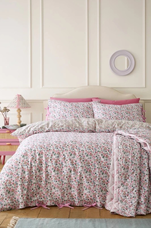 Image of Cath Kidston 'Pearly Queen Ditsy' Reversible Cotton Duvet Cover Set in Pink Size: Super King Pink Unisex Super King