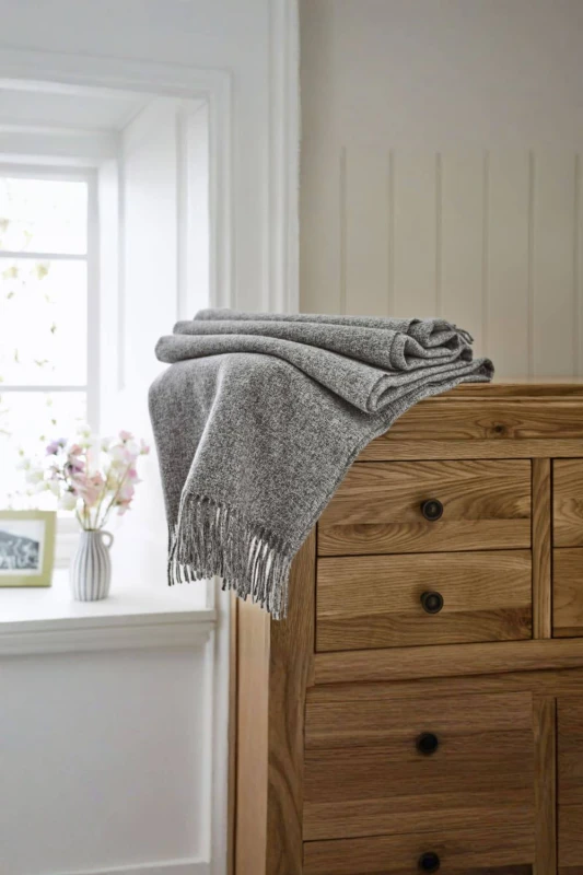 Image of The Lyndon Company Arthington Faux Cashmere 640gsm Supersoft Yarn Jacquard Throw in Grey Size: 130cm x 180cm Grey Unisex 130cm x 180 cm
