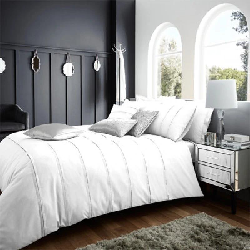 Image of Smart Living Smart Living Luxury Polycotton Blend Duvet Cover and Pillowcase Set in White Size: Single White Single Unisex 5051346161172