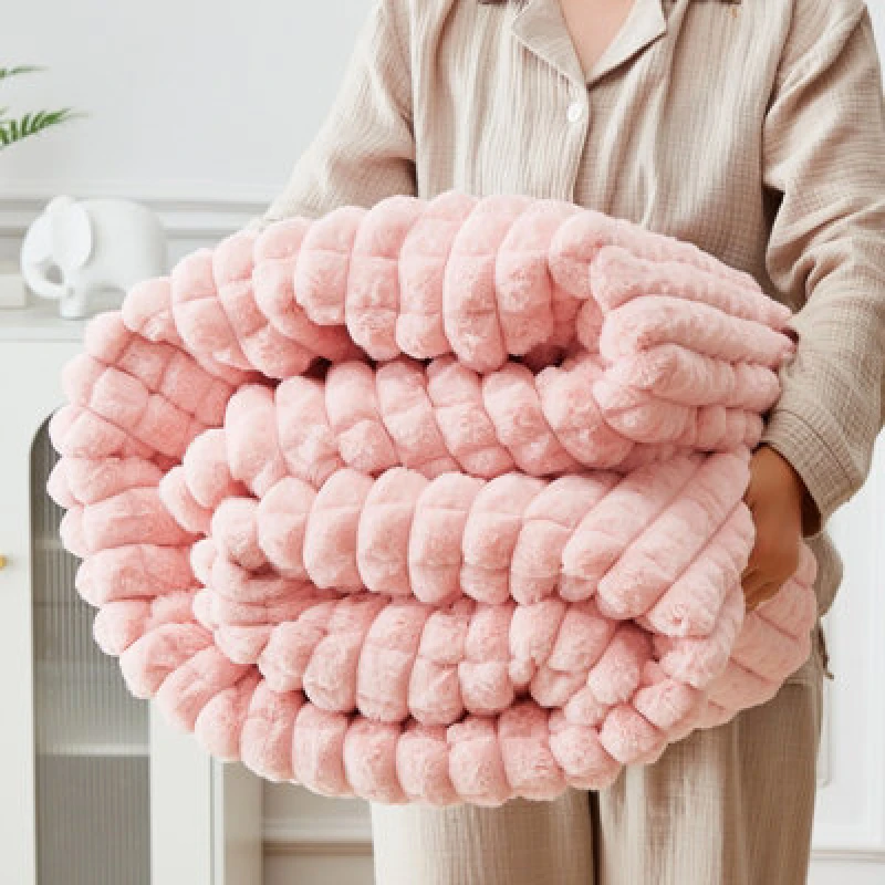 Image of Ezysleep Ezysleep Super Soft Luxury Faux Fur Box Throw in Pink Size: Large Pink Large Unisex 0721545366955