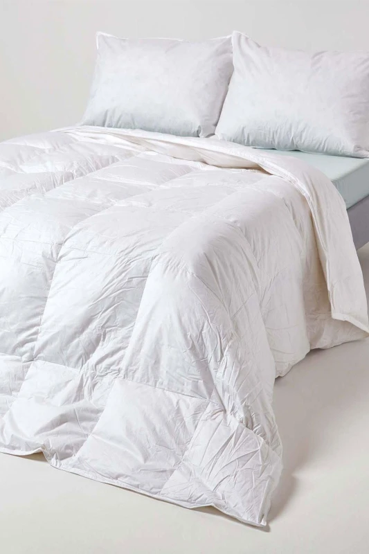 Image of Homescapes Luxury White Duck Down 4.5 Tog King Size Summer Duvet