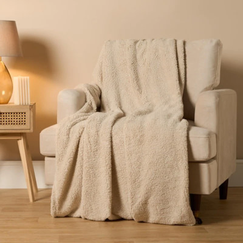 Image of OHS OHS Large Teddy Fleece Throw Blanket in Natural Size: 150cm x 200cm Natural 150cm x 200cm Unisex 5027434191956