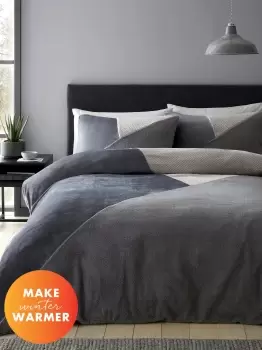 Image of 'Cosy Larsson Geo Fleece' Duvet Cover Set