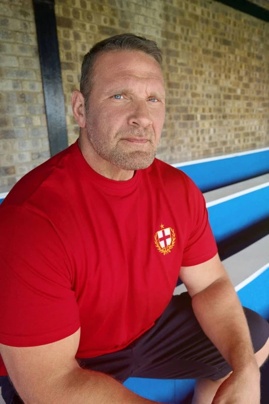 Image of BadRhino BadRhino Men England Crest T-Shirt in Red Size: 3X-Large Red 3X-Large Male 5063853338992