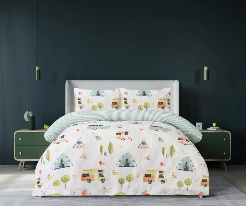 Image of Smart Living Smart Living Luxury Soft Reversible Camping Retreat Complete Bedding Set in Green Size: Double Green Double Unisex 5056557583874