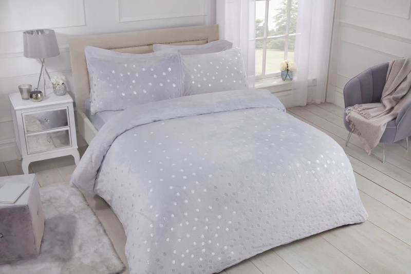 Image of Smart Living Smart Living Luxury Fleece Foil Polka Dot Duvet Cover with Pillowcases in Silver Size: King Silver King Unisex 5056242741244