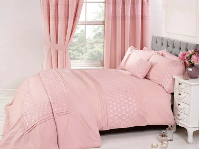 Image of Rapport Home Everdean Polycotton Duvet Cover Set With Pillowcase in Pink Size: King Pink Unisex King