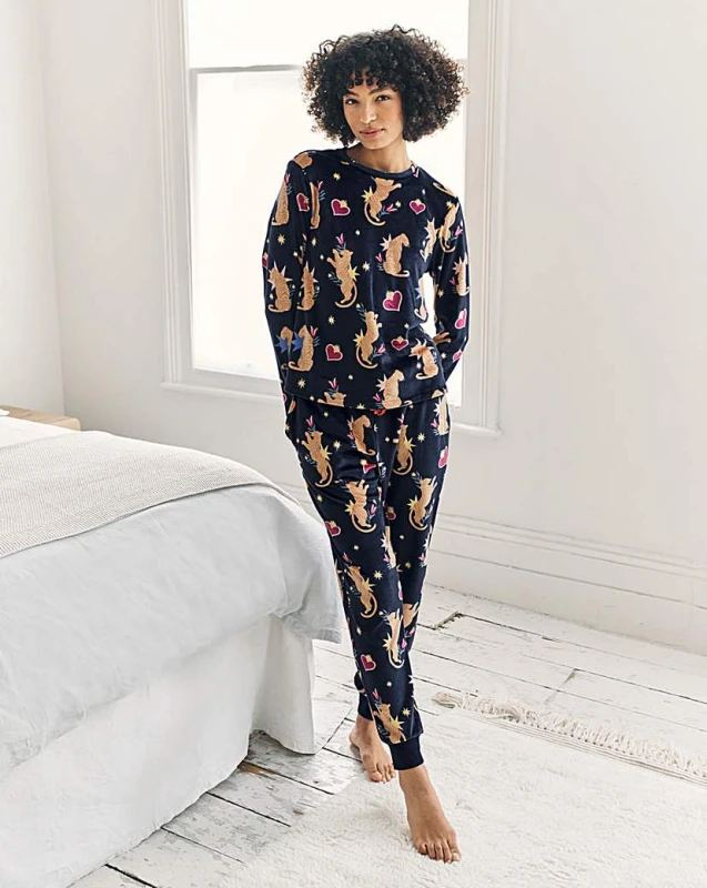 Image of Chelsea Peers Chelsea Peers Fleece Crew Neck PJ Set Tigerprint - Chelsea Peers - Size: 22 Tigerprint Female 22 NH46507