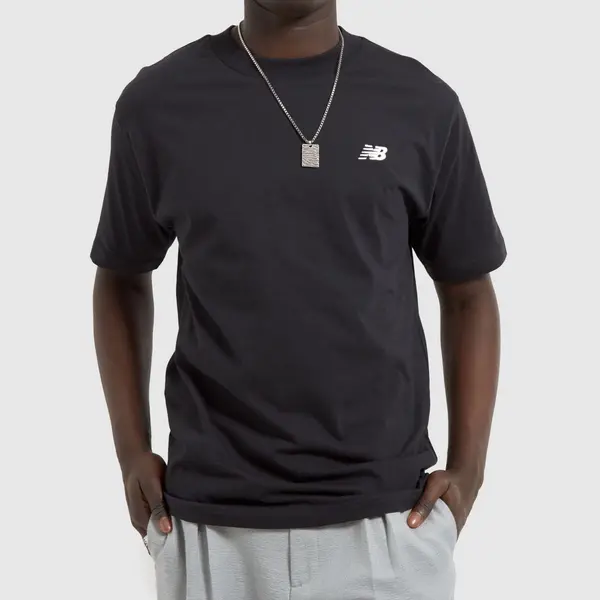 Image of New Balance small logo t-shirt in Black & white Black & White Sml