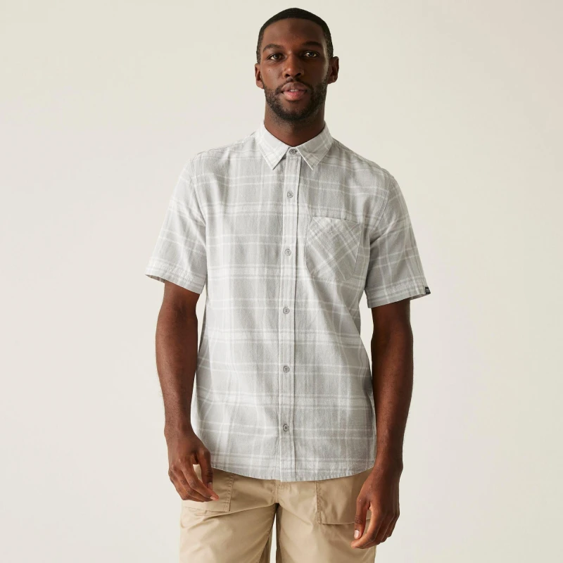 Image of Regatta Regatta Men Loran Shirt in Mid Grey Size: X-Large Mid Grey XL Male 5063516006961