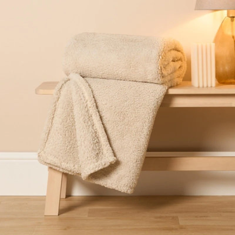 Image of OHS OHS Large Teddy Fleece Throw Blanket in Natural Size: 200cm x 240cm Natural 200cm x 240cm Unisex 5027434191963