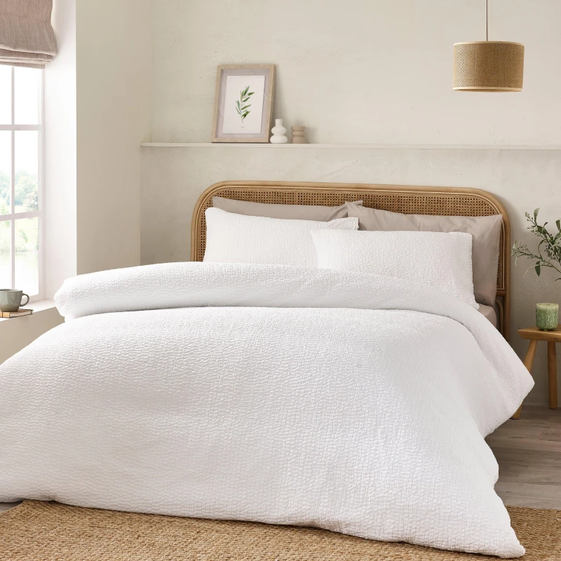 Image of Catherine Lansfield Catherine Lansfield 'Crinkle Seersucker' Duvet Cover Set in White Size: Super King White Super King Unisex 5057681187679