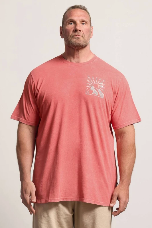 Image of BadRhino BadRhino Men Extra Long Sunset Print T-Shirt in Light Red Size: X-Large Light Red 1XL Male 5063853526481