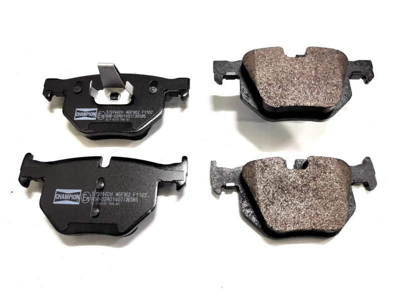 Image of Brake pad set CHAMPION 573744CH