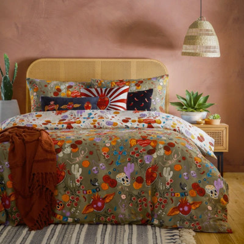 Image of Furn. La Vida Festive Reversible Duvet Set, King, Multicolour