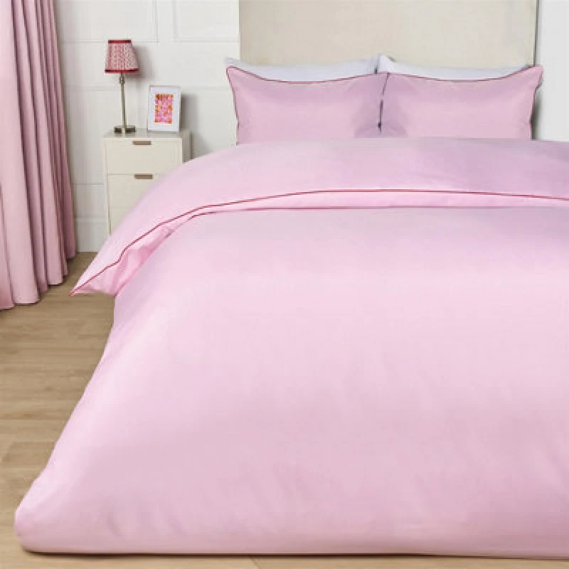 Image of OHS OHS Piped Edge Bedding Set Soft Duvet Cover with Pillowcase in Pink Size: King Pink King Unisex 5027434221325
