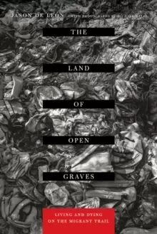 Image of The Land of Open Graves : Living and Dying on the Migrant Trail