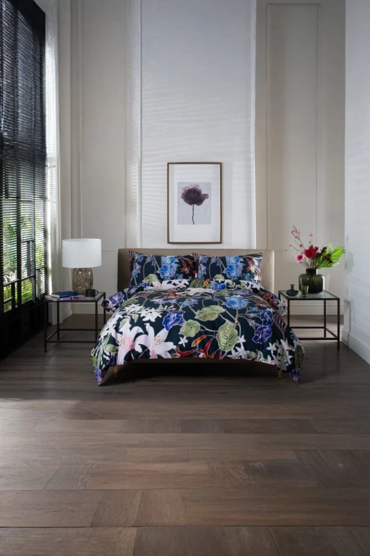 Image of The Lyndon Company The Lyndon Company Floral Nightshade 200TC 100% Cotton Luxury Duvet Cover Set in Green Size: Super King Green Super King Unisex 5