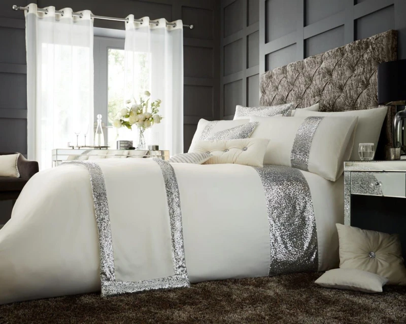 Image of Smart Living Smart Living Premium Polycotton Glamorous Duvet Cover With Pillowcases in Cream Size: Double Cream Double Unisex 5051346120773