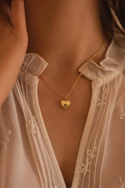 Image of Elk & Bloom Dainty 18K Gold Heart Love Necklace Gold