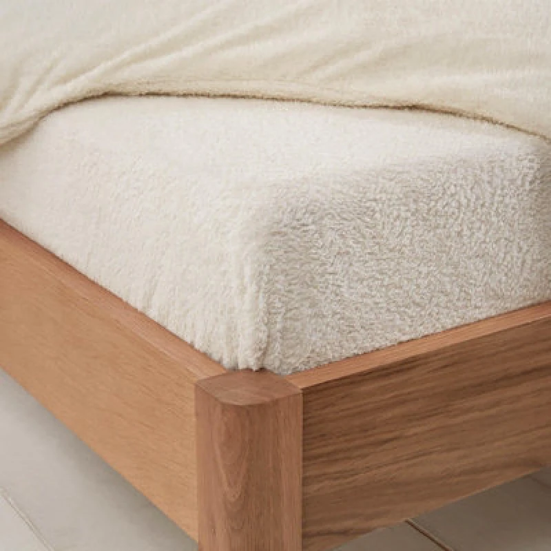 Image of OHS OHS Teddy Fleece Thermal Fitted Bed Sheet in Cream Size: Single Fitted Cream Single Fitted Unisex 5027434126064