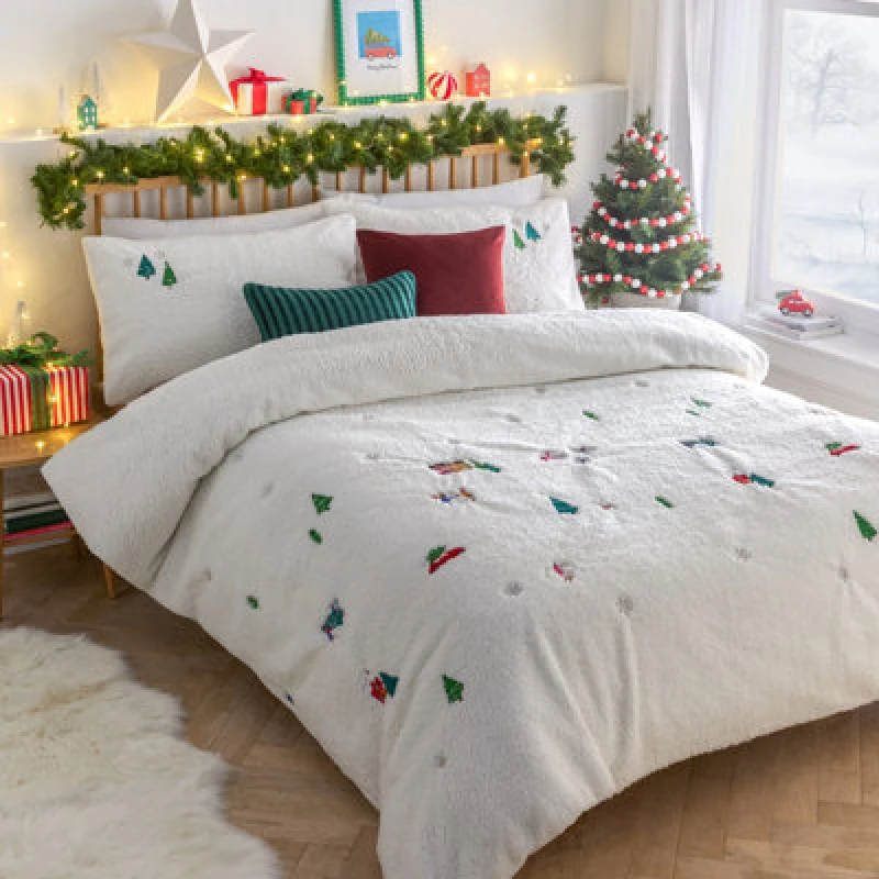 Image of Furn Furn Christmas Together Teddy Fleece Duvet Cover Set in White Size: Double White Double Unisex 5025532357403