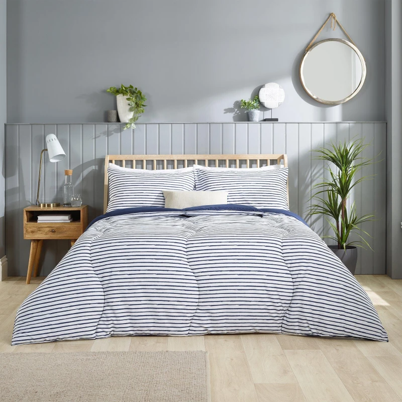 Image of Slumberdown Slumberdown Back to Uni Printed Stripe Navy 10.5 Duvet, 2 Medium Pillows Size: King Navy King Unisex 5061016122082