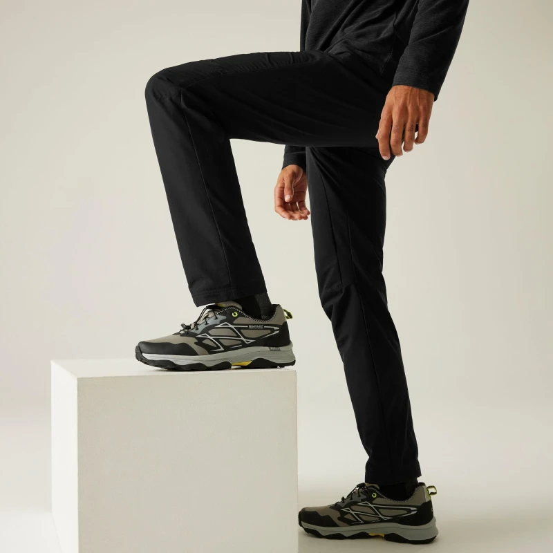 Image of Regatta Regatta Men Highton Insulated Water-Repellent Winter Trousers in Jet Black Size: 42R Jet Black 42R Male 5063516157069