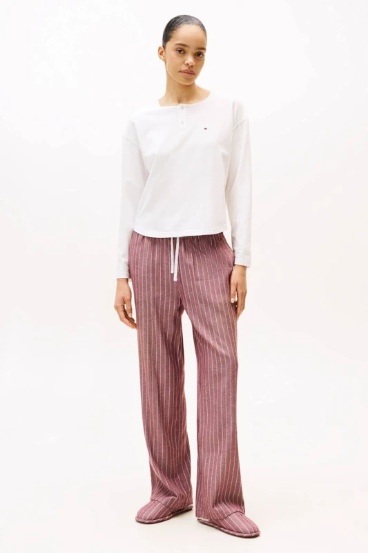 Image of Tommy Hilfiger Womens Ess. Sleep Gift LS Flannel Tee Set w. Slipper Ecru/Rouge Size: XS Multicolor Female XS