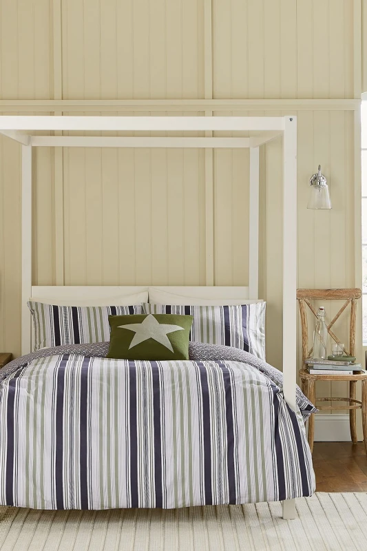 Image of Helena Springfield 'Beach House Stripe' Cotton Duvet Cover Set in Green Size: Super King Green Unisex Super King