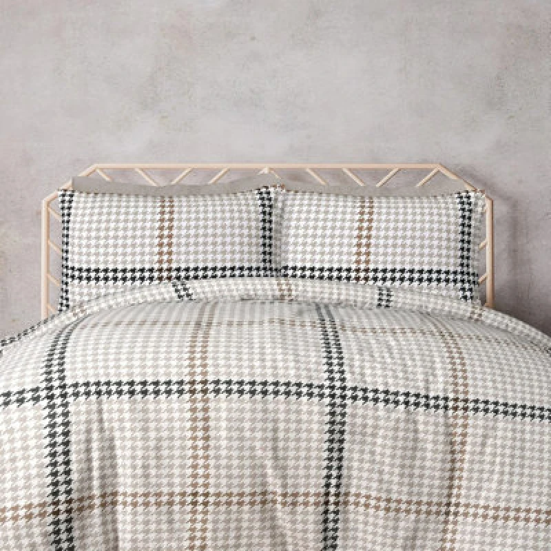 Image of Smart Living Smart Living Luxury Easy Care Houndstooth Check Brushed Cotton Duvet Cover Set in Lilac Size: Double Lilac Double Unisex 5056557512478