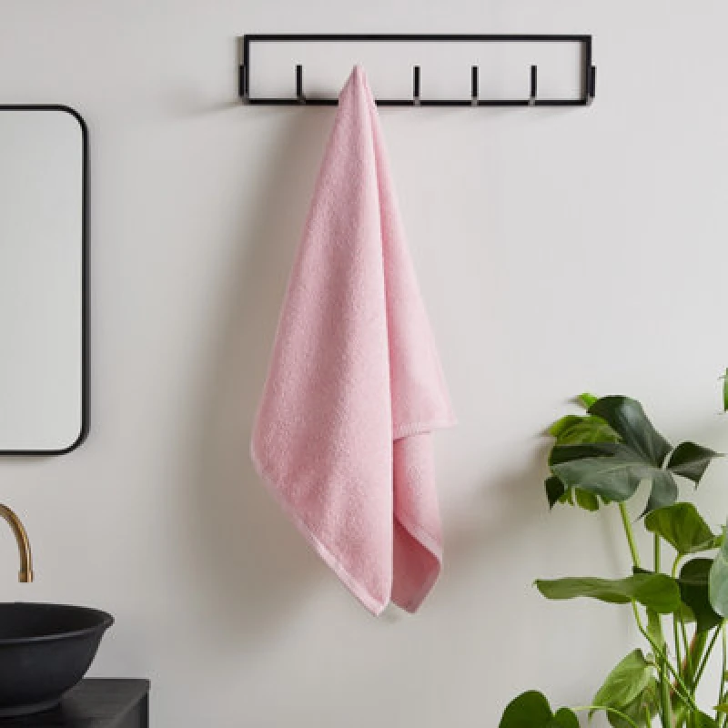 Image of Catherine Lansfield Catherine Lansfield 'Quick Dry Cotton' Towel Collection in Pink Size: Bath Towel Pink Bath Towel Unisex 5057681106137