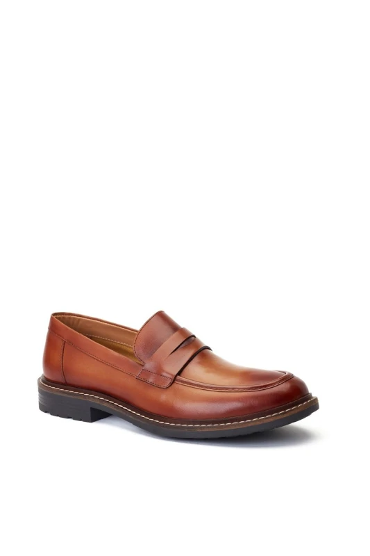 Image of Base London Base London Men Ivey Loafer in Tan Size: 7 Tan 7 Male 5038538360452