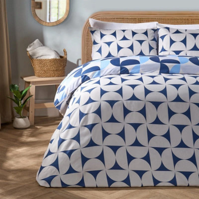 Image of OHS OHS Moroccan Abstract Microfibre Duvet Cover with Pillowcase Bedding Set in Navy Size: Single Navy Single Unisex 5027434220984