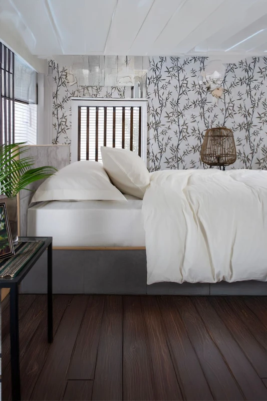 Image of The Lyndon Company The Lyndon Company Luxury 200 Thread Count 100% Cotton Fitted Sheets in Ecru Size: Single Fitted Ecru Single Fitted Unisex 505499