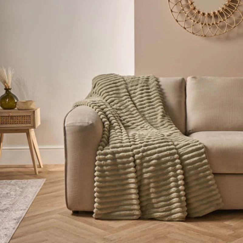 Image of OHS OHS Faux Fur Ribbed Fleece Throw Over Bed Blanket Winter Warm Supersoft in Green Green One Size Unisex 5027434206414