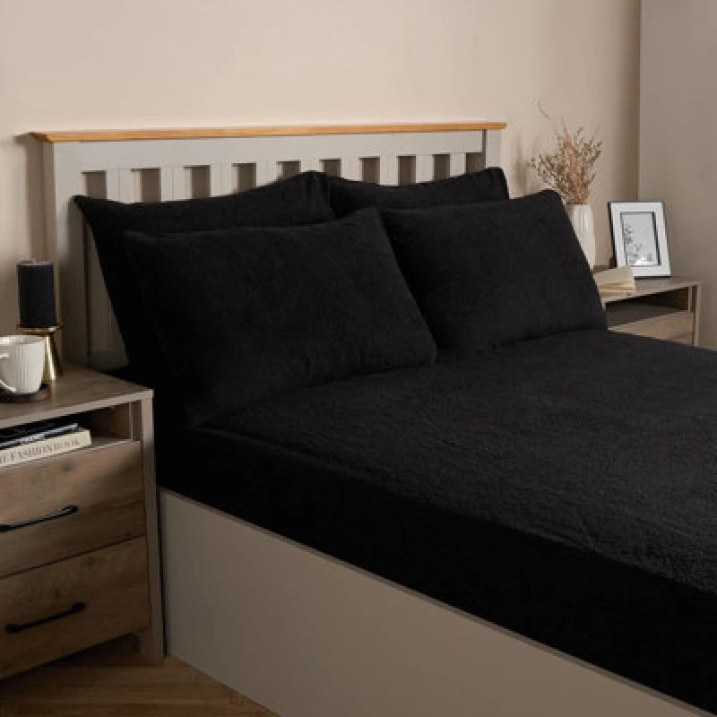 Image of OHS OHS 4 Pack Teddy Fleece Pillowcase Cover Bedding Set Thermal in Black Size: Standard Pillow Case Black Standard Pillow Case Unisex 5027434212934