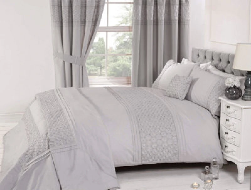 Image of Rapport Home Everdean Polycotton Duvet Cover Set With Pillowcase in Silver Size: Double Silver Unisex Double