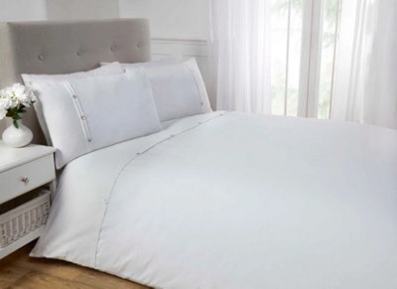 Image of Rapport Home 5th Avenue Polycotton Duvet Cover Set With Pillowcase in White Size: Single White Unisex Single
