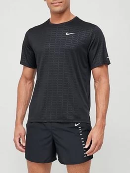Image of Nike Run Division Miler Emboss T-Shirt - Black Size M Men