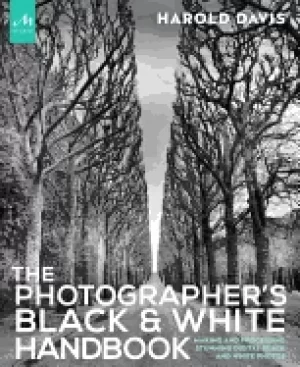 Image of photographers Black and white handbook making and processing stunning digit